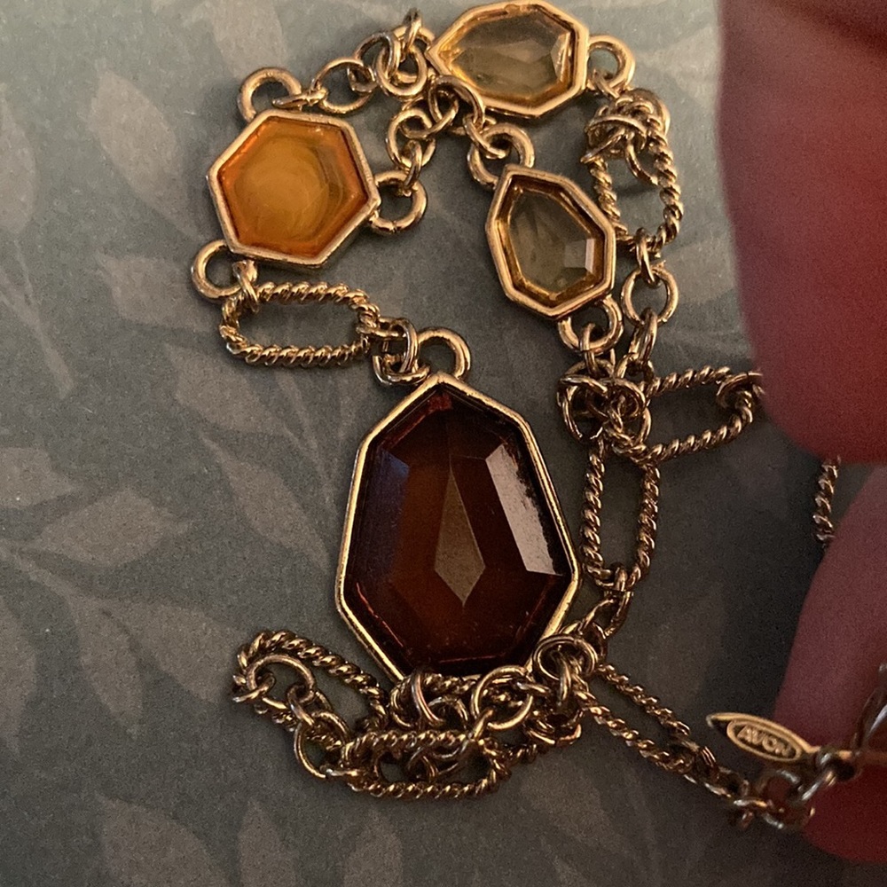 Avon Necklace View 3